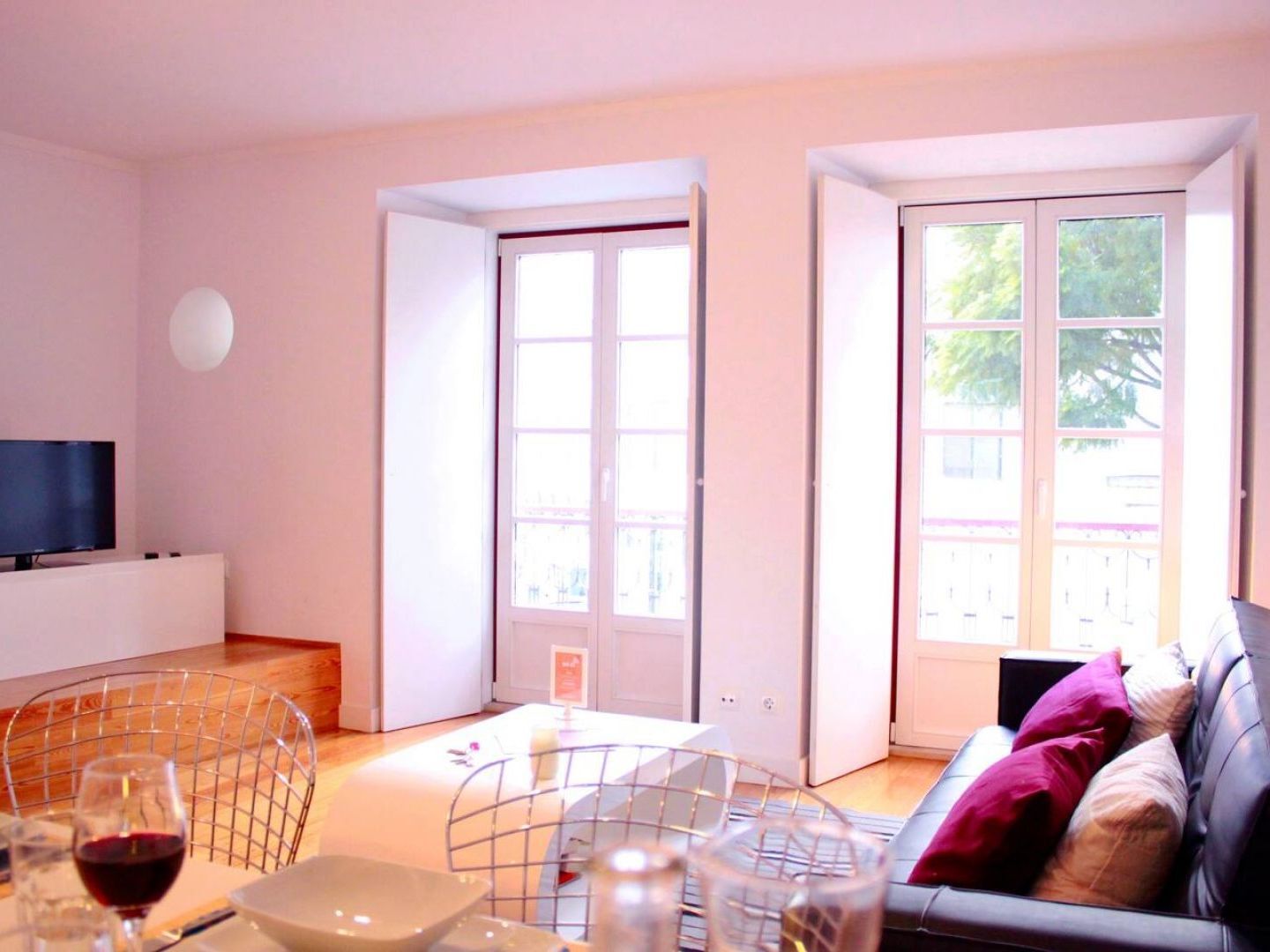 Joivy Modern 1-Bed Apt With Terrace, Moments From Sao Bento Palace Lissabon Exterior foto