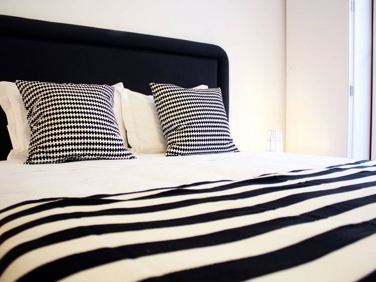 Joivy Modern 1-Bed Apt With Terrace, Moments From Sao Bento Palace Lissabon Exterior foto